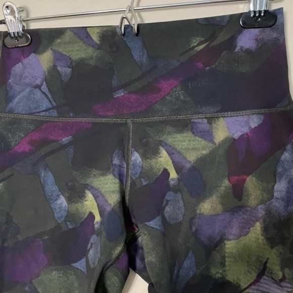 Lululemon Multicolor crops - Picture 3 of 5